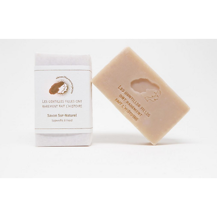 Cold process soap made from 100% natural ingredients from organic farming. As a bonus, a quote chosen for its evocative and inspirational power.